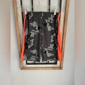 Zone Pro boys shorts, size: large